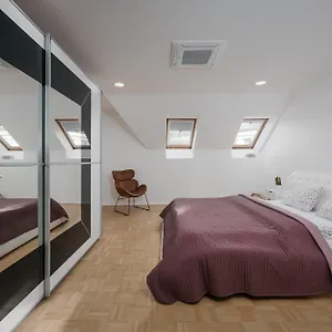  Apartment Dot 3 Bdr With Tyn Cathedral View & Ac
