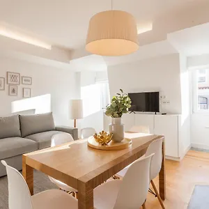 https://feels-like-home-chiado-sunny-apartment.hotels-lisbon-portugal.com